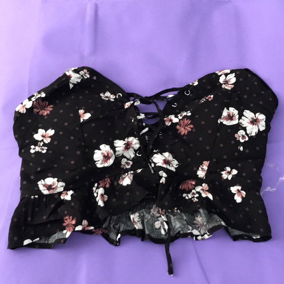 Flowery crop top with lace on chest - Picture 1 of 2